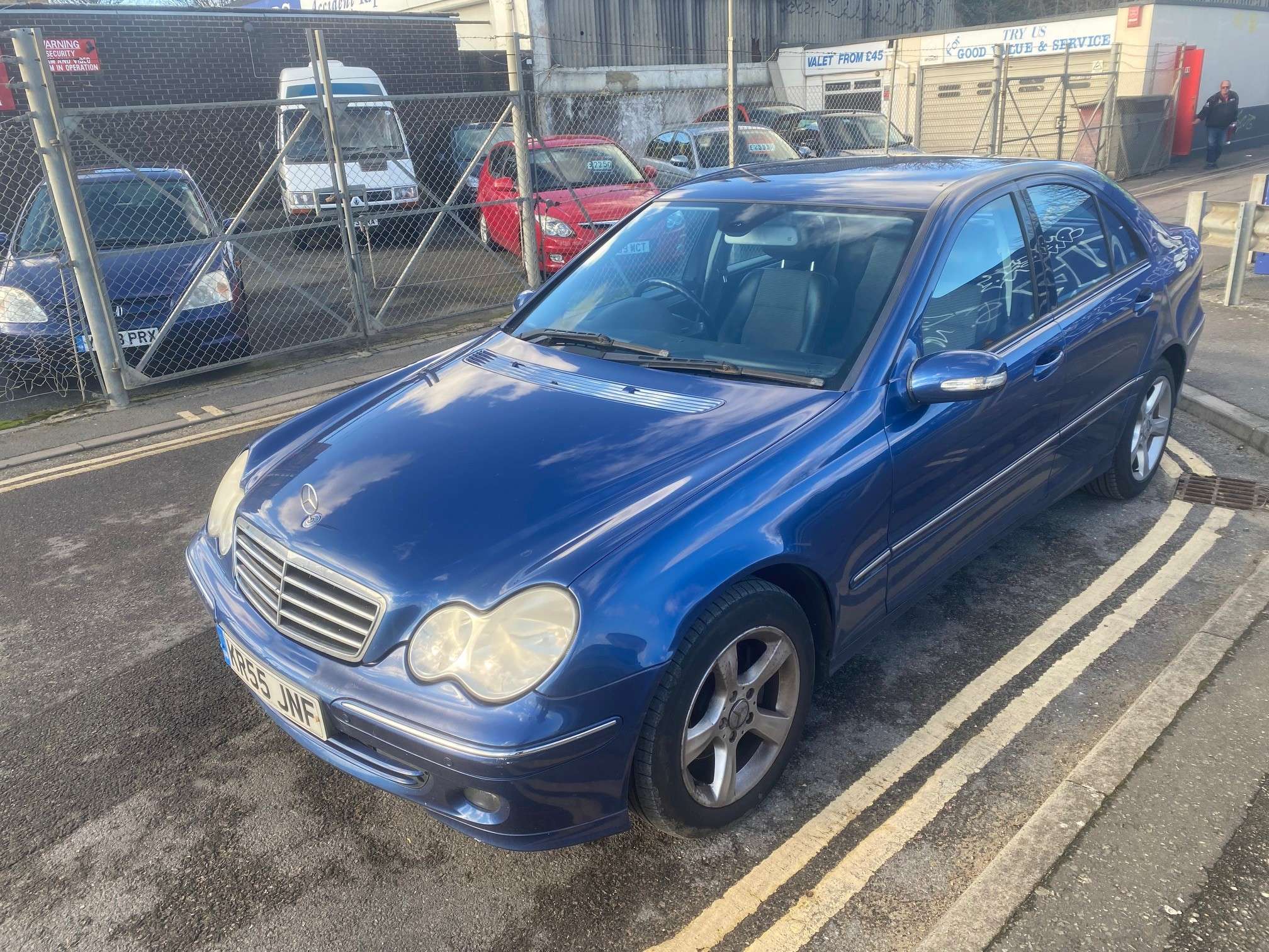 A 2005 MERCEDES-BENZ C CLASS 1.8 C180 Kompressor Avantgarde SE Saloon 4dr Petrol Automatic (193 g/km, 143 bhp) A 2005 MERCEDES-BENZ C CLASS 1.8 C180 Kompressor Avantgarde SE Saloon 4dr Petrol Automatic (193 g/km, 143 bhp)