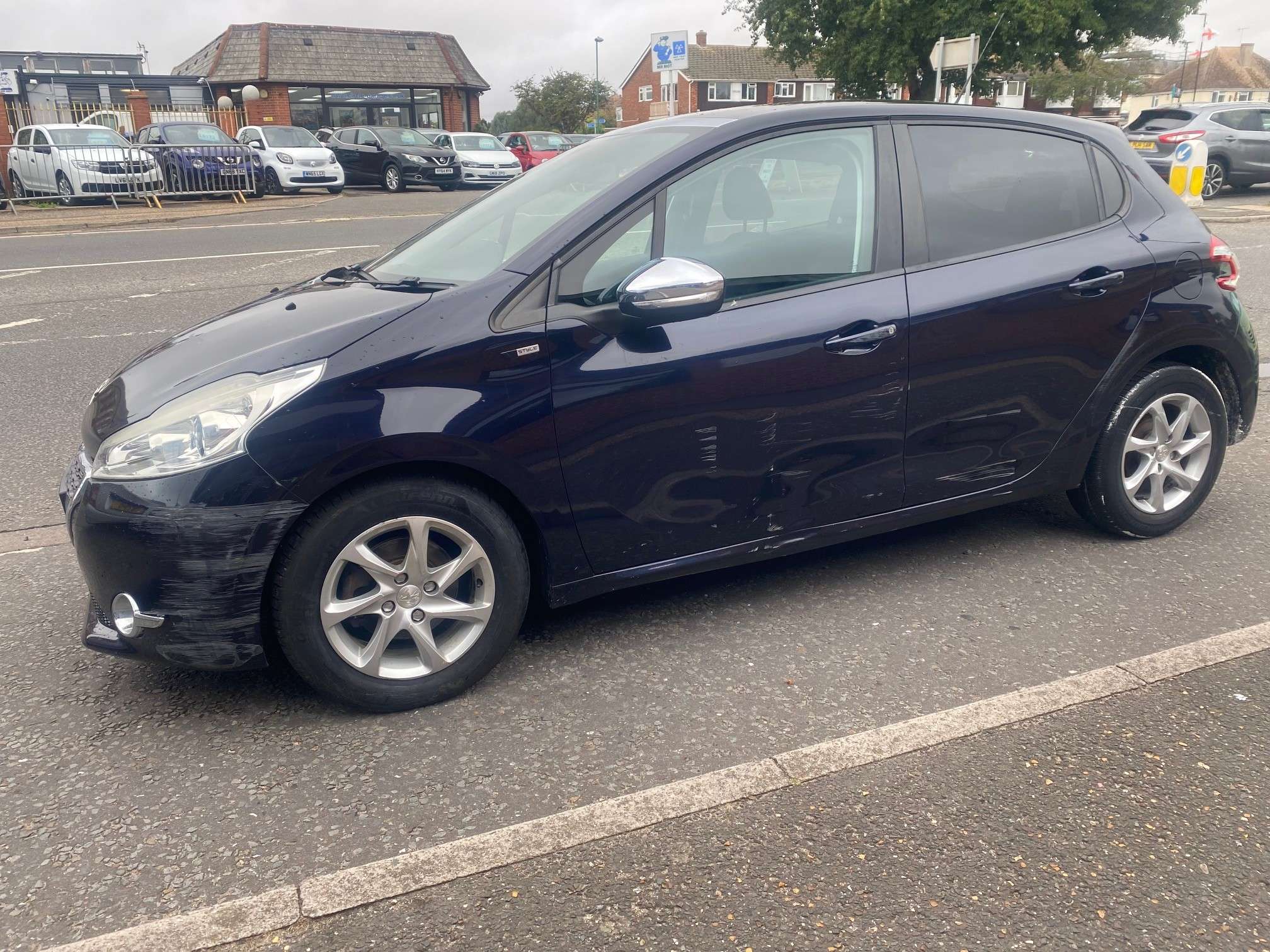 A 2014 PEUGEOT 208 1.2 VTi PureTech Style Hatchback 5dr Petrol Manual Euro 5 (82 ps) A 2014 PEUGEOT 208 1.2 VTi PureTech Style Hatchback 5dr Petrol Manual Euro 5 (82 ps)
