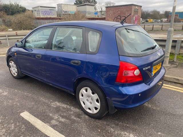 A 2001 HONDA CIVIC SE 5-Door A 2001 HONDA CIVIC SE 5-Door