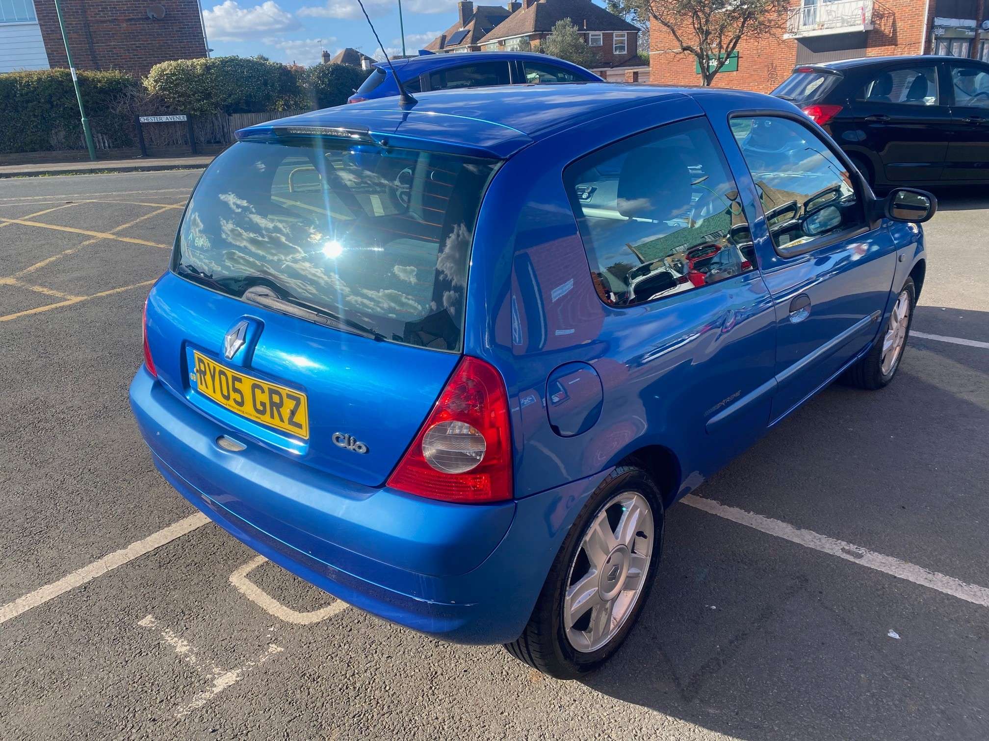 A 2005 RENAULT CLIO 1.2 16v Extreme 4 Hatchback 3dr Petrol Manual (139 g/km, 75 bhp) A 2005 RENAULT CLIO 1.2 16v Extreme 4 Hatchback 3dr Petrol Manual (139 g/km, 75 bhp)