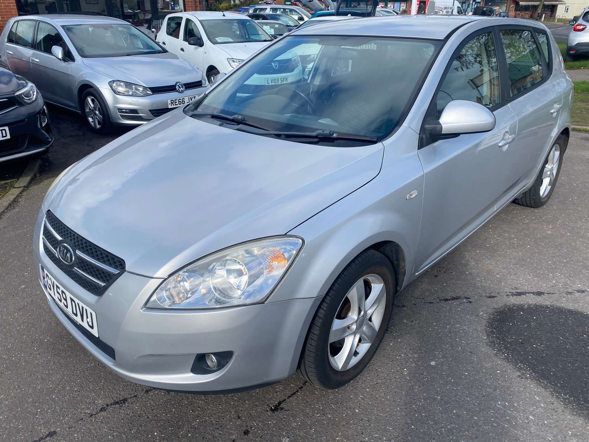 A 2009 KIA CEED 1.4 SR7 Hatchback 5dr Petrol Manual (145 g/km, 103 bhp) A 2009 KIA CEED 1.4 SR7 Hatchback 5dr Petrol Manual (145 g/km, 103 bhp)