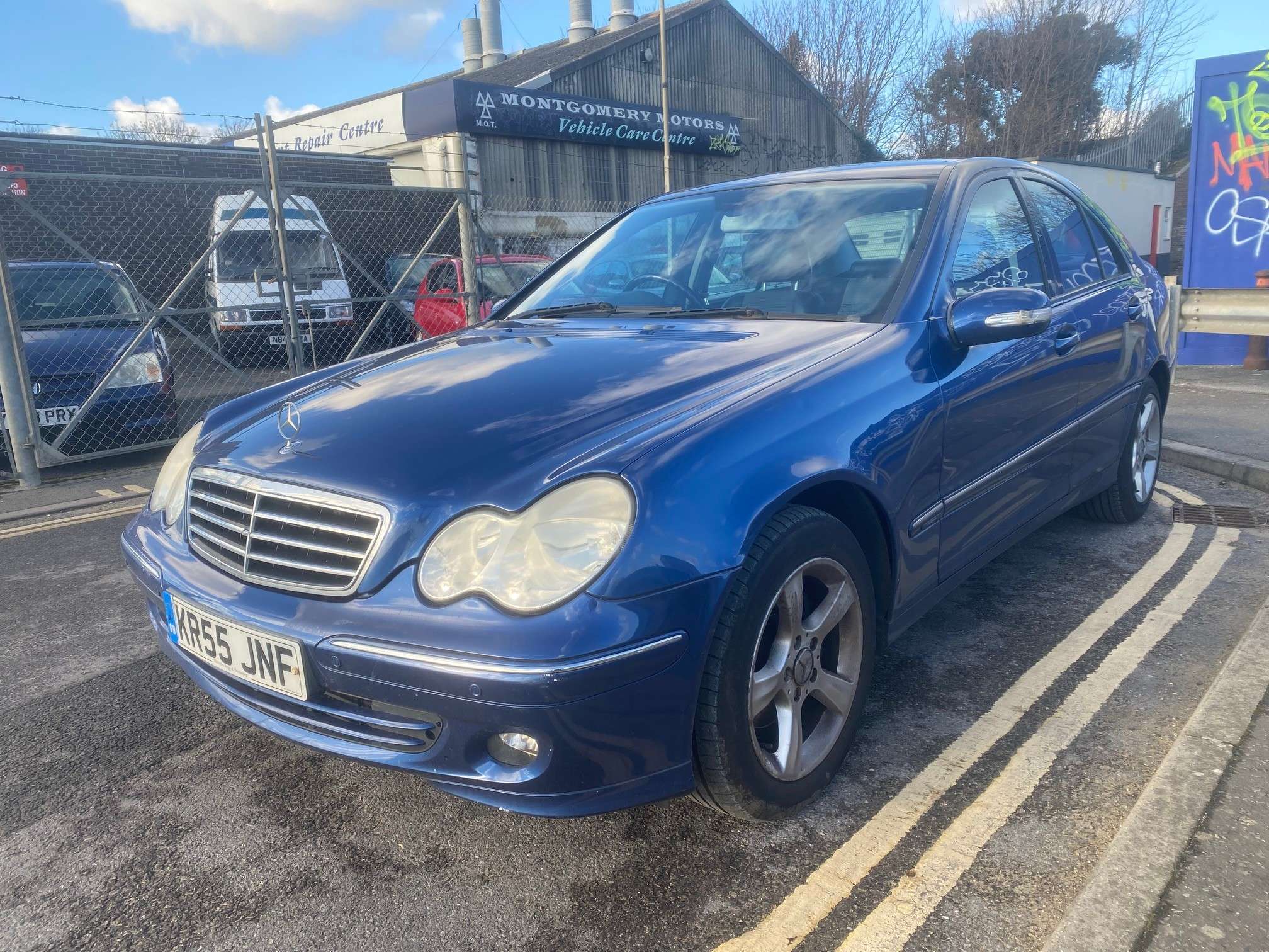 A 2005 MERCEDES-BENZ C CLASS 1.8 C180 Kompressor Avantgarde SE Saloon 4dr Petrol Automatic (193 g/km, 143 bhp) A 2005 MERCEDES-BENZ C CLASS 1.8 C180 Kompressor Avantgarde SE Saloon 4dr Petrol Automatic (193 g/km, 143 bhp)