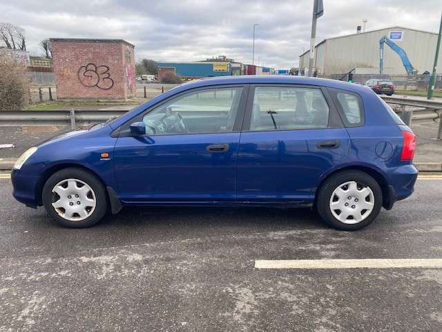 A 2001 HONDA CIVIC SE 5-Door A 2001 HONDA CIVIC SE 5-Door