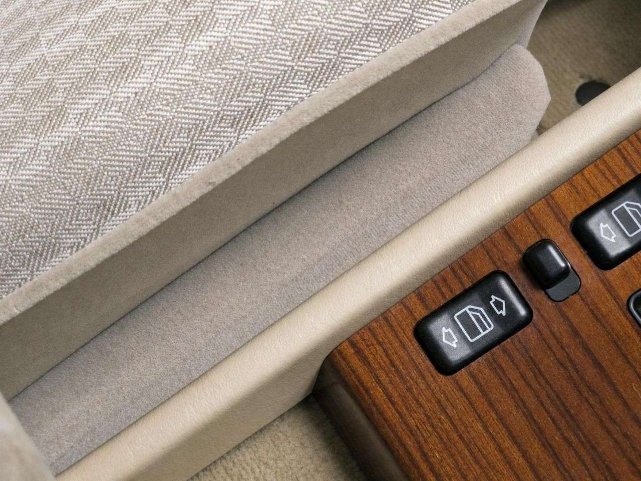 1990 MERCEDES-BENZ E-CLASS 1990 MERCEDES-BENZ E-CLASS