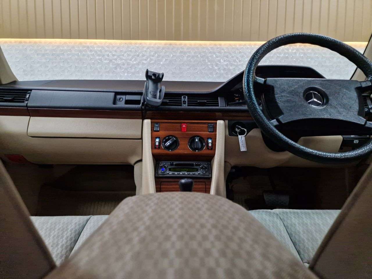 1990 MERCEDES-BENZ E-CLASS 1990 MERCEDES-BENZ E-CLASS