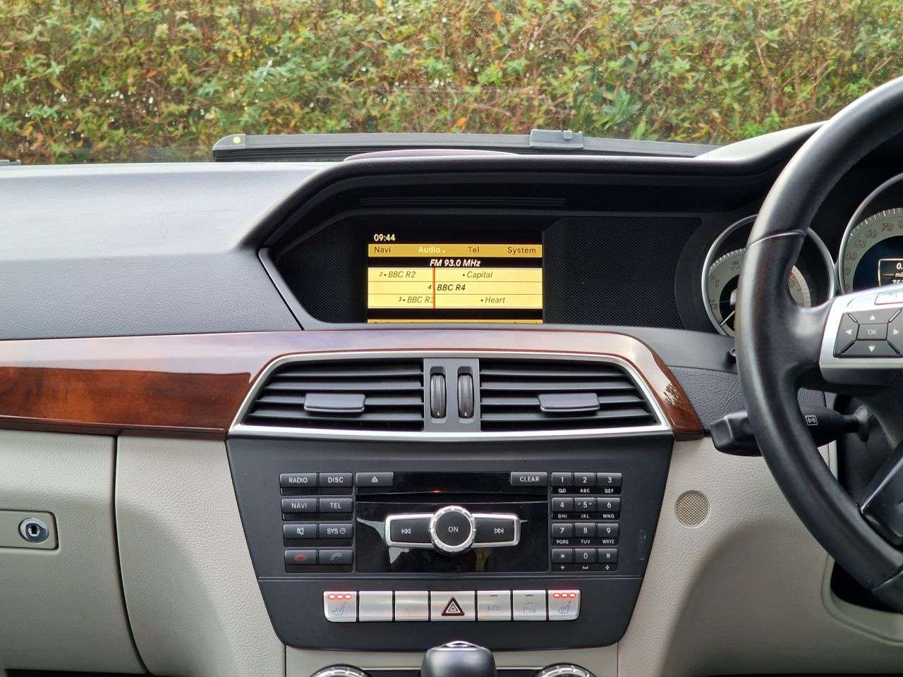 A 2011 MERCEDES-BENZ C-CLASS 2.1 C220 CDI BlueEfficiency Elegance Saloon 4dr Diesel G-Tronic+ Euro 5 (s/ A 2011 MERCEDES-BENZ C-CLASS 2.1 C220 CDI BlueEfficiency Elegance Saloon 4dr Diesel G-Tronic+ Euro 5 (s/