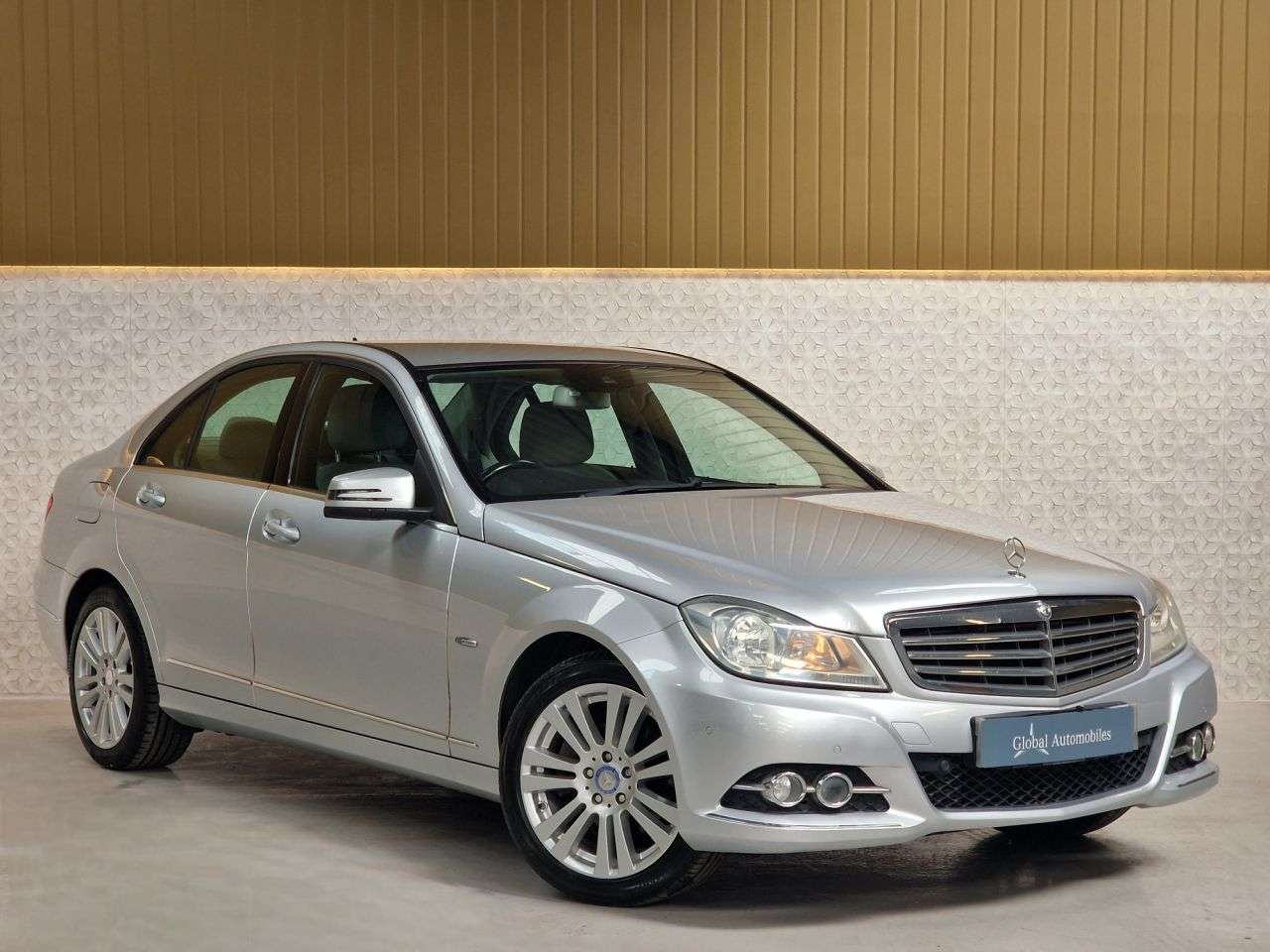 A 2011 MERCEDES-BENZ C-CLASS 2.1 C220 CDI BlueEfficiency Elegance Saloon 4dr Diesel G-Tronic+ Euro 5 (s/ A 2011 MERCEDES-BENZ C-CLASS 2.1 C220 CDI BlueEfficiency Elegance Saloon 4dr Diesel G-Tronic+ Euro 5 (s/