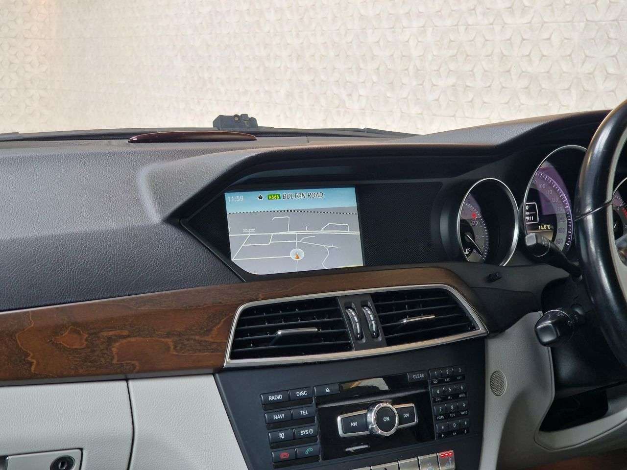 A 2011 MERCEDES-BENZ C-CLASS 2.1 C220 CDI BlueEfficiency Elegance Saloon 4dr Diesel G-Tronic+ Euro 5 (s/ A 2011 MERCEDES-BENZ C-CLASS 2.1 C220 CDI BlueEfficiency Elegance Saloon 4dr Diesel G-Tronic+ Euro 5 (s/