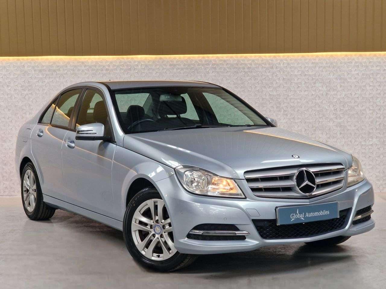 A 2014 MERCEDES-BENZ C-CLASS 2.1 C220 CDI Executive SE Saloon 4dr Diesel G-Tronic+ Euro 5 (s/s) (170 ps) A 2014 MERCEDES-BENZ C-CLASS 2.1 C220 CDI Executive SE Saloon 4dr Diesel G-Tronic+ Euro 5 (s/s) (170 ps)