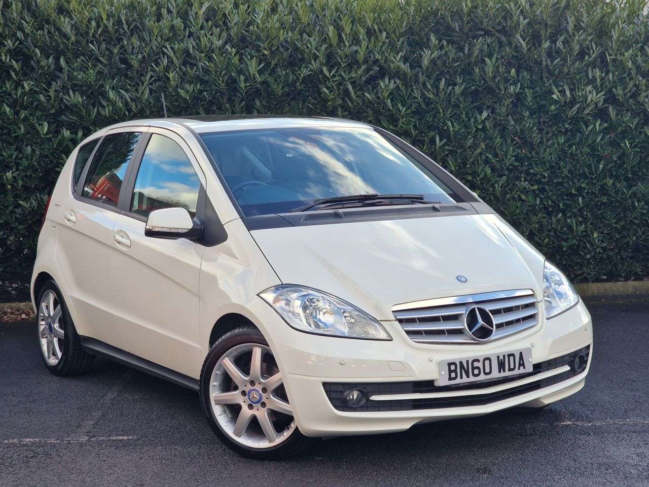A 2010 MERCEDES-BENZ A-CLASS 1.5 A160 Classic SE Hatchback 5dr Petrol CVT (157 g/km, 95 bhp) 1 FORMER KE A 2010 MERCEDES-BENZ A-CLASS 1.5 A160 Classic SE Hatchback 5dr Petrol CVT (157 g/km, 95 bhp) 1 FORMER KE