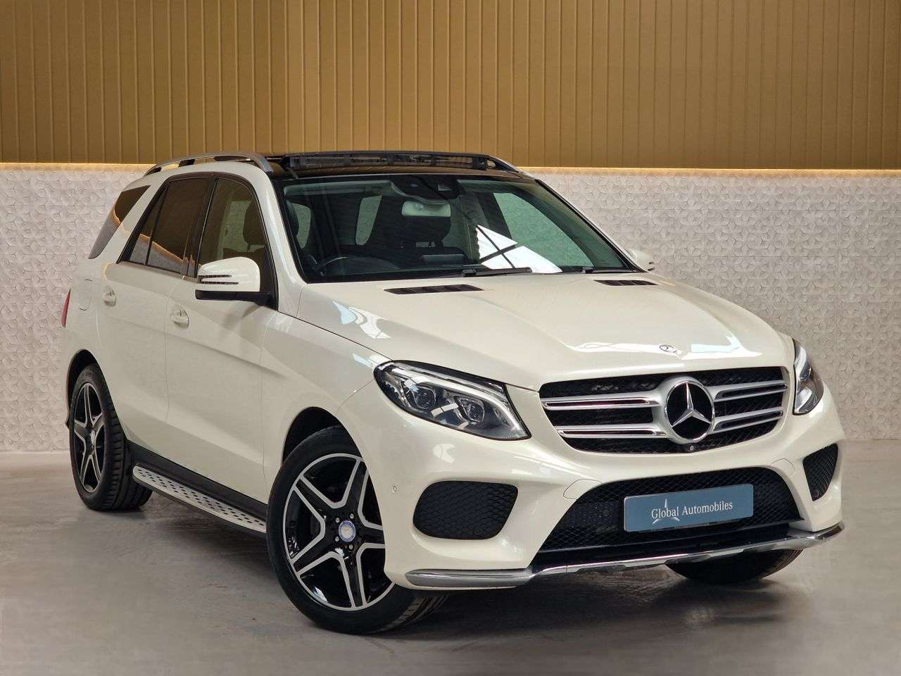 A 2015 MERCEDES-BENZ GLE 3.0 GLE350d V6 AMG Line (Premium) SUV 5dr Diesel G-Tronic 4MATIC Euro 6 (s/ A 2015 MERCEDES-BENZ GLE 3.0 GLE350d V6 AMG Line (Premium) SUV 5dr Diesel G-Tronic 4MATIC Euro 6 (s/
