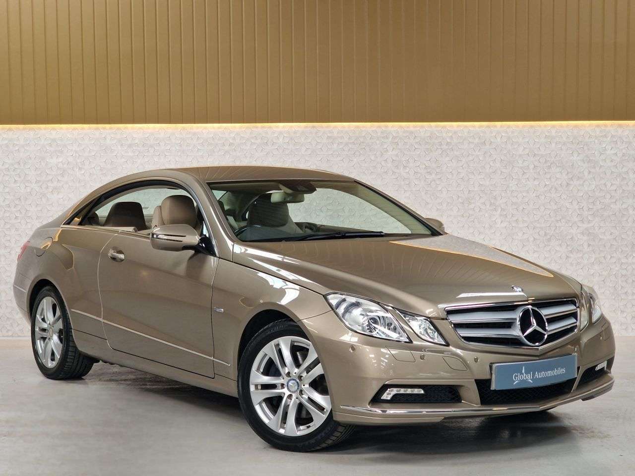 A 2009 MERCEDES-BENZ E-CLASS 3.0 E350 CDI V6 BlueEfficiency SE Coupe 2dr Diesel G-Tronic Euro 5 (231 ps) A 2009 MERCEDES-BENZ E-CLASS 3.0 E350 CDI V6 BlueEfficiency SE Coupe 2dr Diesel G-Tronic Euro 5 (231 ps)