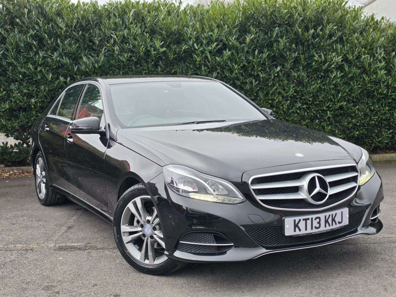 A 2013 MERCEDES-BENZ E-CLASS 2.1 E220 CDI SE Saloon 4dr Diesel G-Tronic+ Euro 5 (s/s) (170 ps) 1 FORMER A 2013 MERCEDES-BENZ E-CLASS 2.1 E220 CDI SE Saloon 4dr Diesel G-Tronic+ Euro 5 (s/s) (170 ps) 1 FORMER