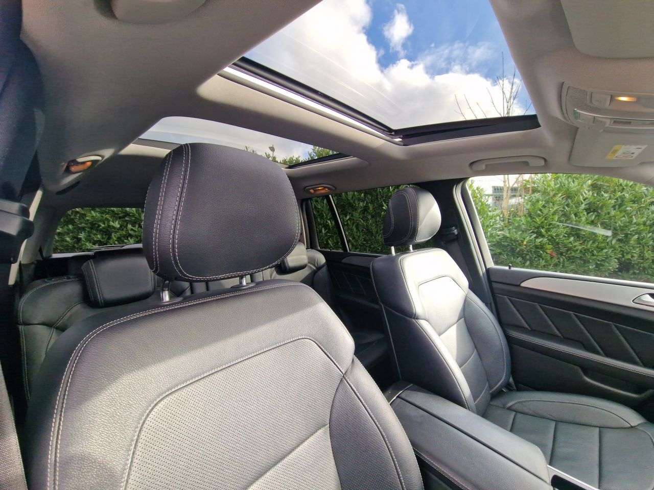 A 2016 MERCEDES-BENZ GL CLASS 3.0 GL350 V6 BlueTEC AMG Sport SUV 5dr Diesel G-Tronic+ 4WD Euro 6 (s/s) (2 A 2016 MERCEDES-BENZ GL CLASS 3.0 GL350 V6 BlueTEC AMG Sport SUV 5dr Diesel G-Tronic+ 4WD Euro 6 (s/s) (2