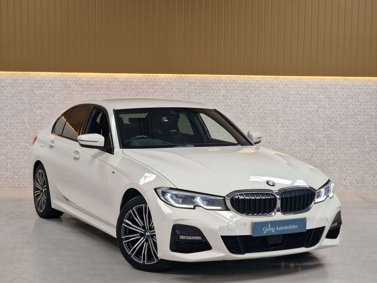 A 2019 BMW 3 SERIES 2.0 320d M Sport Saloon 4dr Diesel Auto xDrive Euro 6 (s/s) (190 ps) RARE S A 2019 BMW 3 SERIES 2.0 320d M Sport Saloon 4dr Diesel Auto xDrive Euro 6 (s/s) (190 ps) RARE S