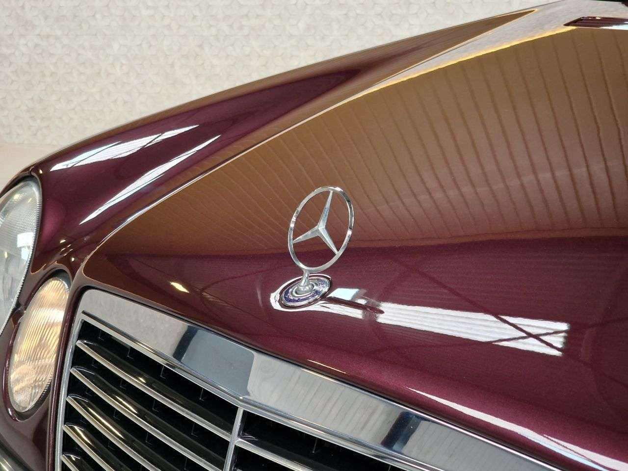 A 1998 MERCEDES-BENZ E-CLASS 2.8 E280 Avantgarde Saloon 4dr Petrol Manual (190 bhp) DESIGNO PRE MERGER A A 1998 MERCEDES-BENZ E-CLASS 2.8 E280 Avantgarde Saloon 4dr Petrol Manual (190 bhp) DESIGNO PRE MERGER A