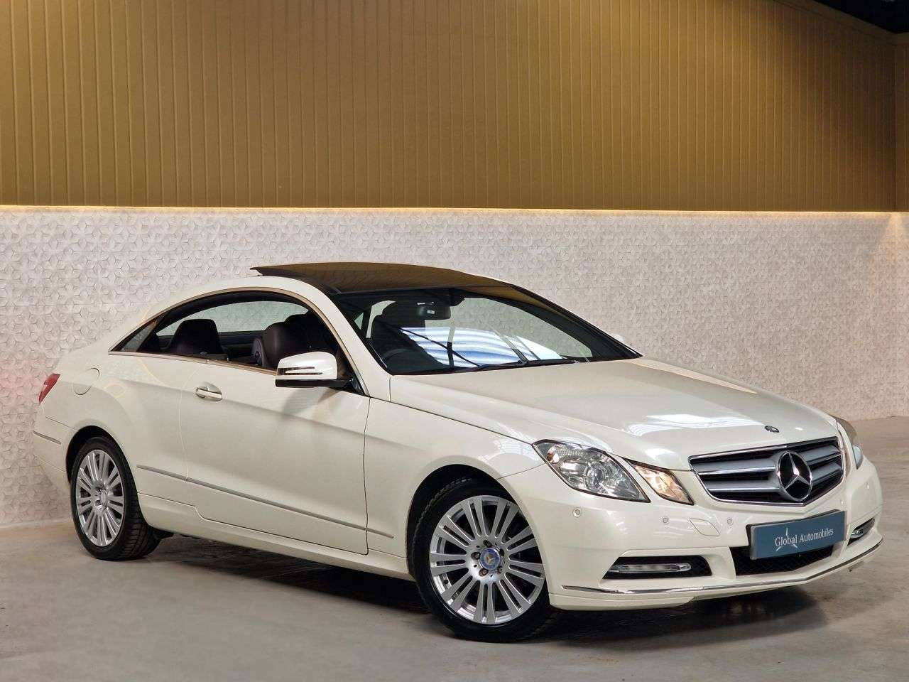 A 2012 MERCEDES-BENZ E-CLASS 2.1 E250 CDI BlueEfficiency SE Coupe 2dr Diesel G-Tronic+ Euro 5 (s/s) (204 A 2012 MERCEDES-BENZ E-CLASS 2.1 E250 CDI BlueEfficiency SE Coupe 2dr Diesel G-Tronic+ Euro 5 (s/s) (204