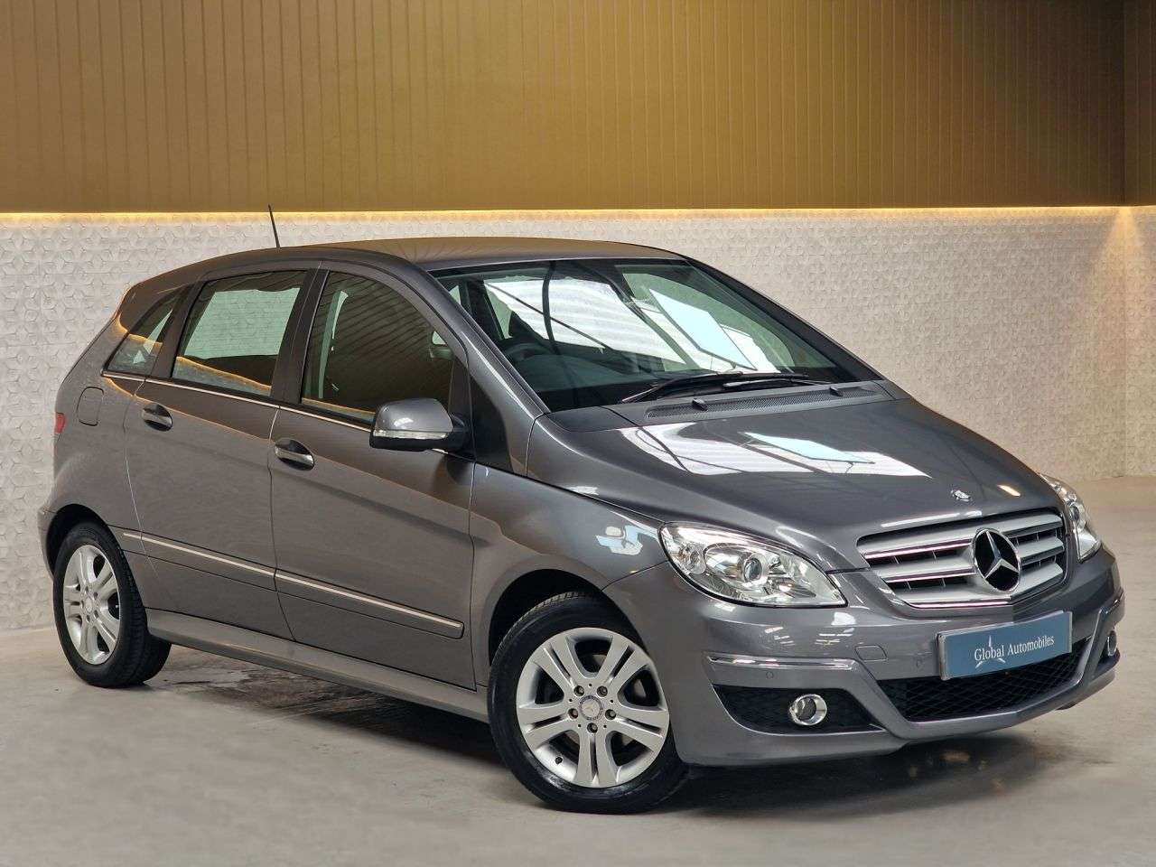 A 2011 MERCEDES-BENZ B-CLASS 1.5 B160 SE MPV 5dr Petrol CVT (168 g/km, 95 bhp) MEGA LOW MILEAGE | 25,000 A 2011 MERCEDES-BENZ B-CLASS 1.5 B160 SE MPV 5dr Petrol CVT (168 g/km, 95 bhp) MEGA LOW MILEAGE | 25,000