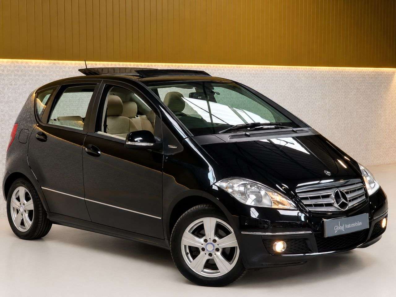 A 2010 MERCEDES-BENZ A-CLASS 1.7 A180 Avantgarde SE Hatchback 5dr Petrol CVT (166 g/km, 116 bhp) 16 SERV A 2010 MERCEDES-BENZ A-CLASS 1.7 A180 Avantgarde SE Hatchback 5dr Petrol CVT (166 g/km, 116 bhp) 16 SERV