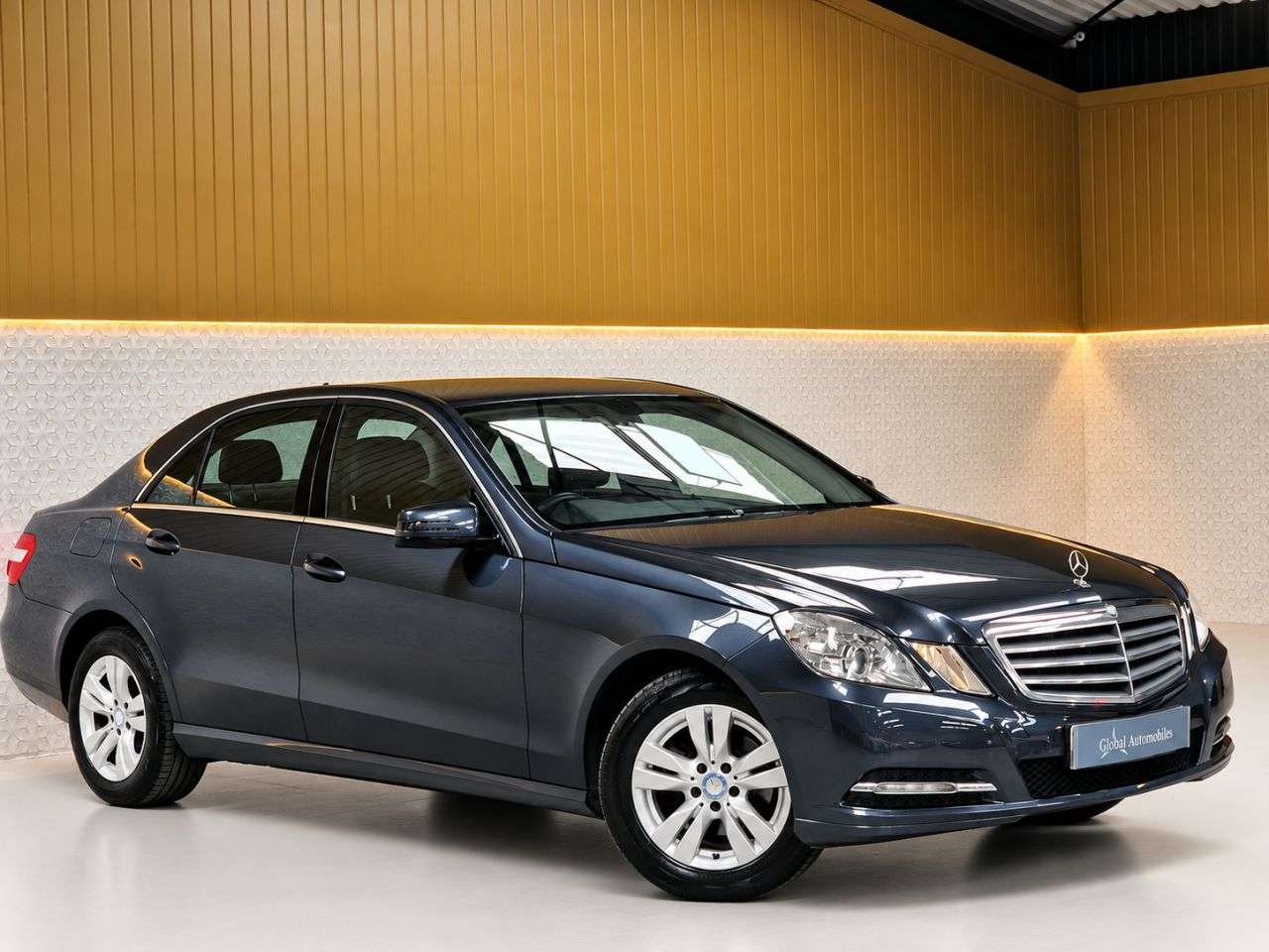 A 2012 MERCEDES-BENZ E-CLASS 2.1 E220 CDI BlueEfficiency SE Saloon 4dr Diesel G-Tronic+ Euro 5 (s/s) (17 A 2012 MERCEDES-BENZ E-CLASS 2.1 E220 CDI BlueEfficiency SE Saloon 4dr Diesel G-Tronic+ Euro 5 (s/s) (17