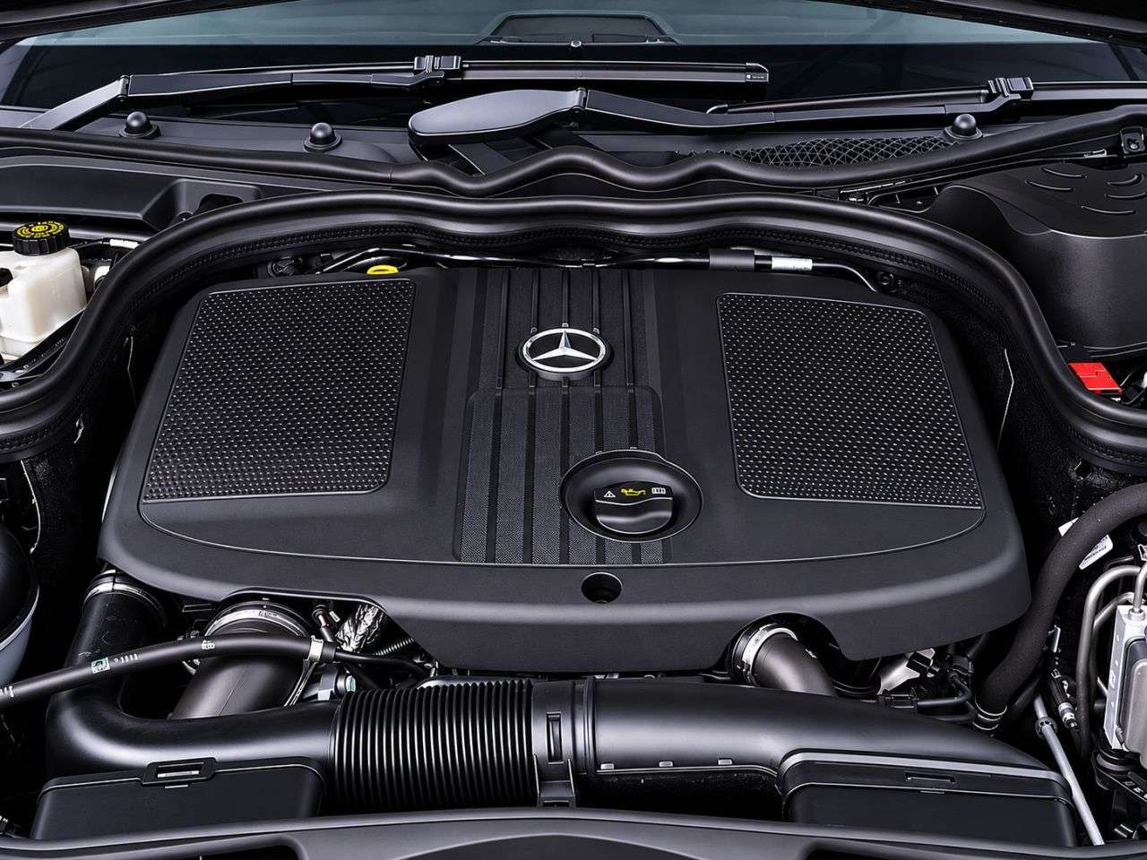 A 2013 MERCEDES-BENZ E-CLASS 2.1 E220 CDI SE Saloon 4dr Diesel G-Tronic+ Euro 5 (s/s) (170 ps) 1 FORMER A 2013 MERCEDES-BENZ E-CLASS 2.1 E220 CDI SE Saloon 4dr Diesel G-Tronic+ Euro 5 (s/s) (170 ps) 1 FORMER