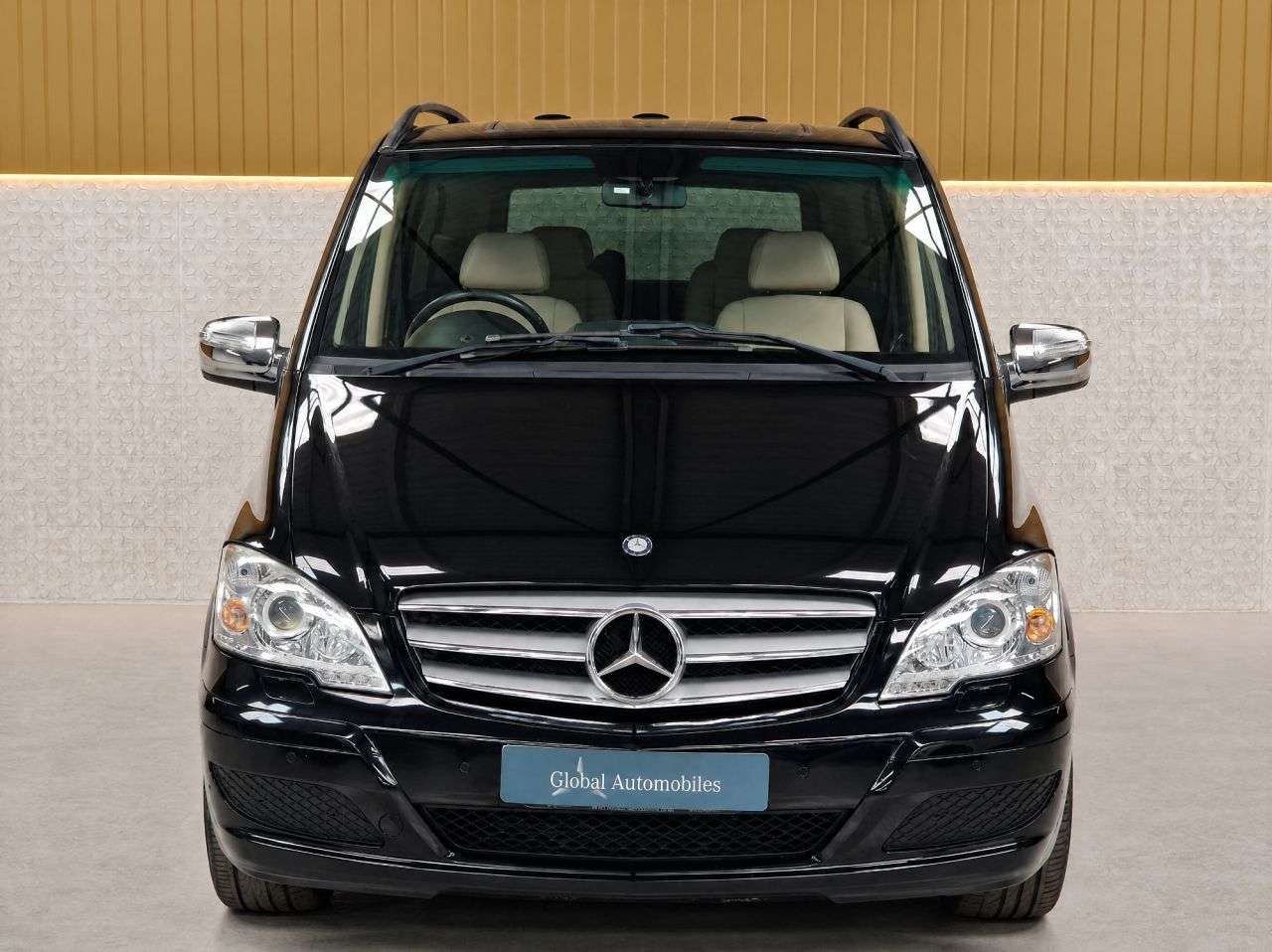 A 2014 MERCEDES-BENZ VIANO 3.0 CDI Avantgarde MPV 5dr Diesel Automatic RWD L1 H1 (226 g/km, 224 bhp) F A 2014 MERCEDES-BENZ VIANO 3.0 CDI Avantgarde MPV 5dr Diesel Automatic RWD L1 H1 (226 g/km, 224 bhp) F