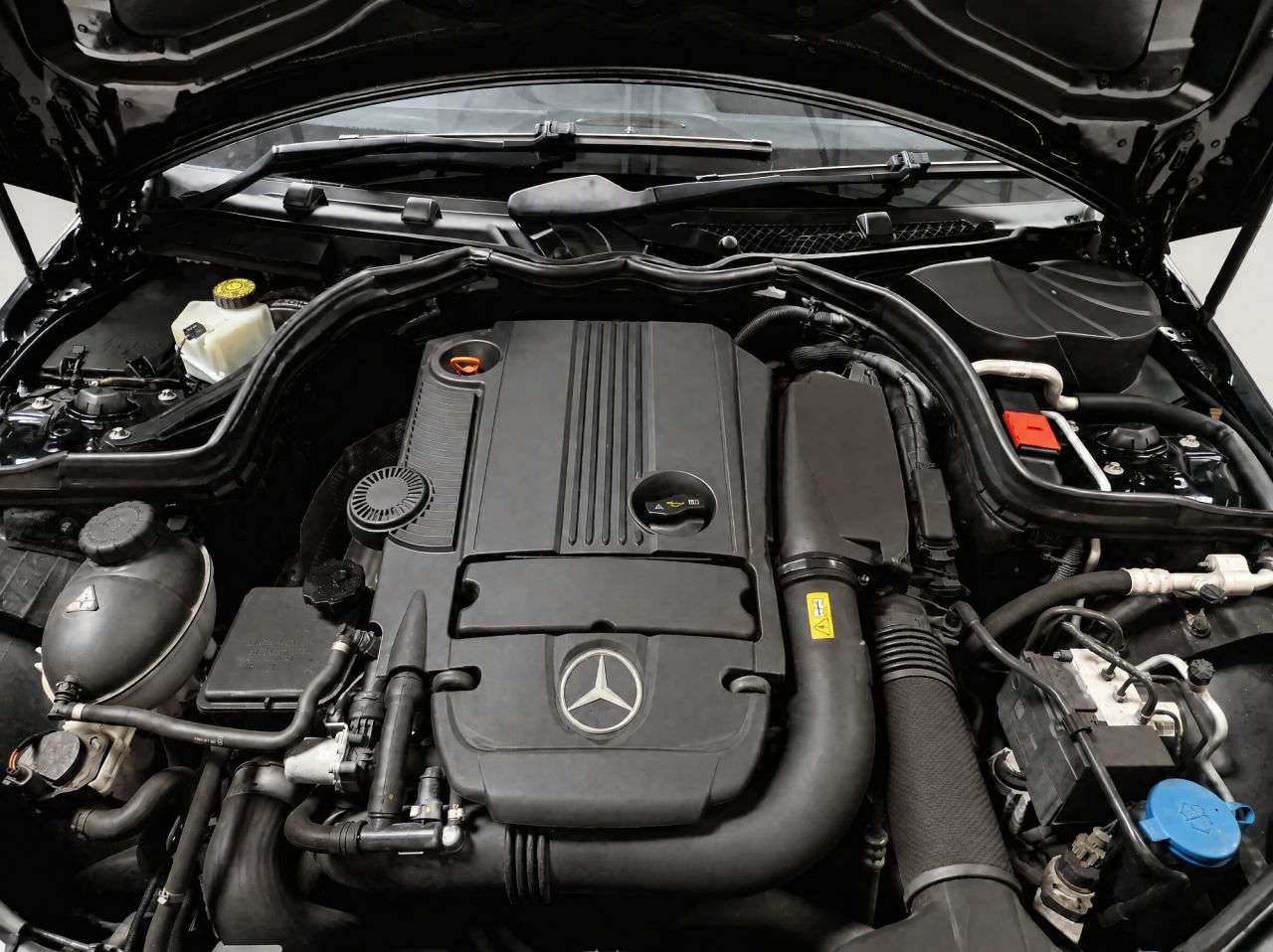 A 2012 MERCEDES-BENZ C-CLASS 1.8 C180 BlueEfficiency Elegance Saloon 4dr Petrol G-Tronic+ Euro 5 (s/s) ( A 2012 MERCEDES-BENZ C-CLASS 1.8 C180 BlueEfficiency Elegance Saloon 4dr Petrol G-Tronic+ Euro 5 (s/s) (