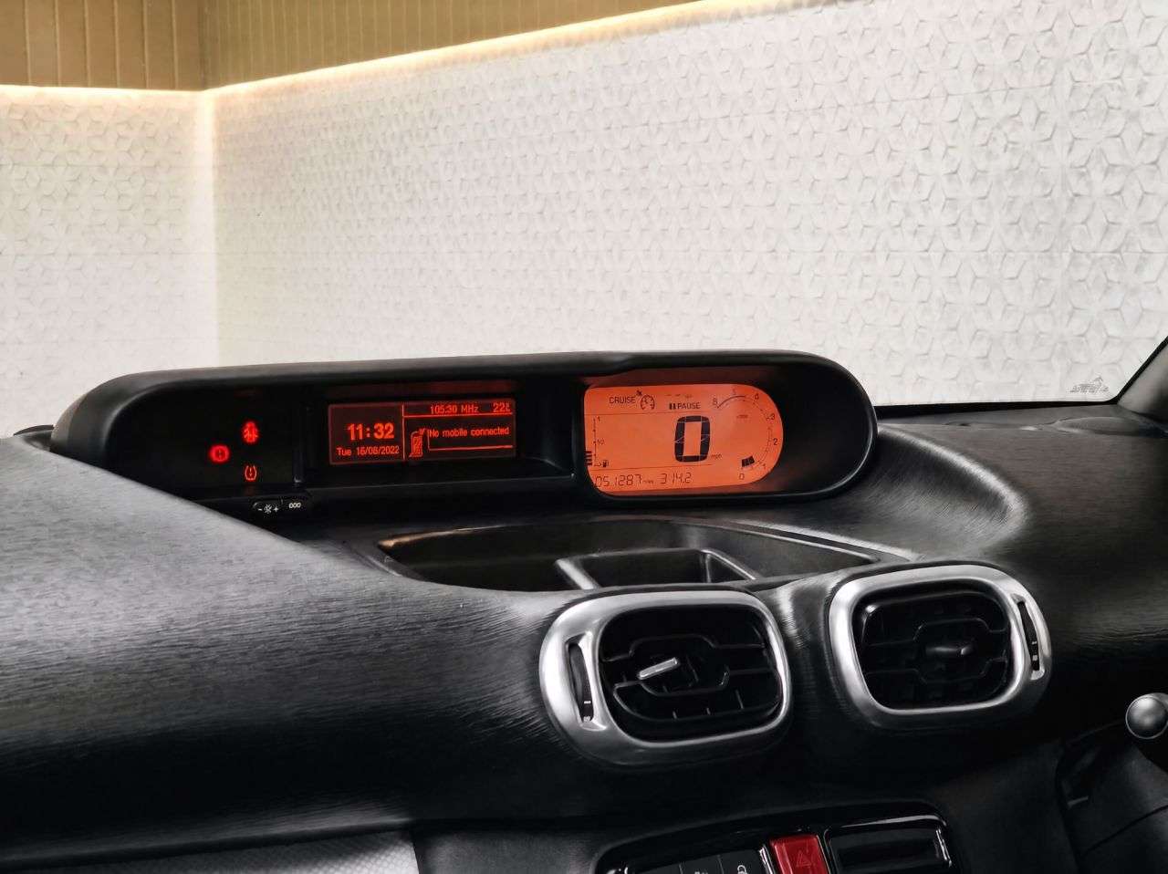 A 2017 CITROEN C3 PICASSO 1.6 BlueHDi Platinum MPV 5dr Diesel Manual Euro 6 (100 ps) 9 STAMPS | INCRE A 2017 CITROEN C3 PICASSO 1.6 BlueHDi Platinum MPV 5dr Diesel Manual Euro 6 (100 ps) 9 STAMPS | INCRE