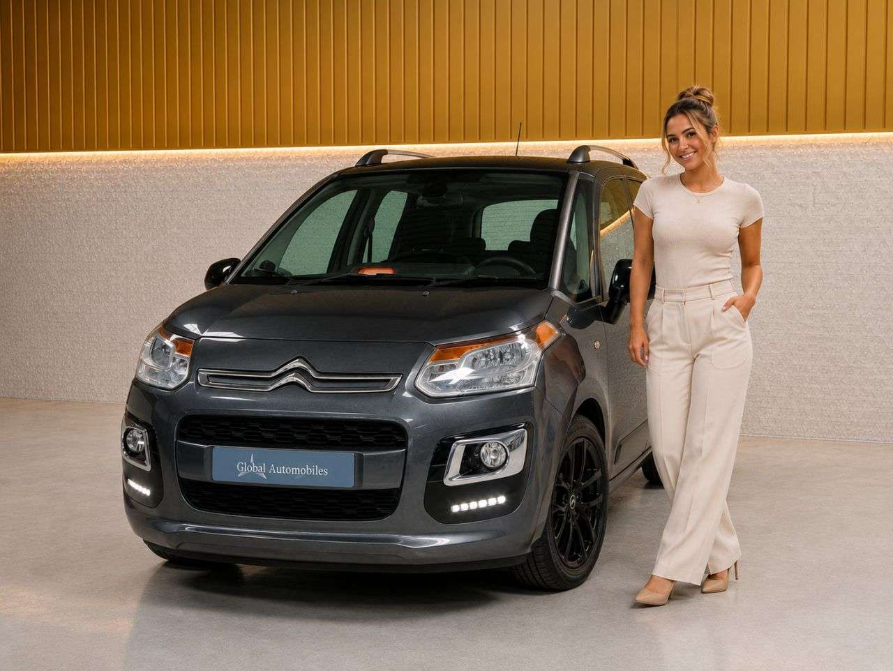 A 2017 CITROEN C3 PICASSO 1.6 BlueHDi Platinum MPV 5dr Diesel Manual Euro 6 (100 ps) 9 STAMPS | INCRE A 2017 CITROEN C3 PICASSO 1.6 BlueHDi Platinum MPV 5dr Diesel Manual Euro 6 (100 ps) 9 STAMPS | INCRE