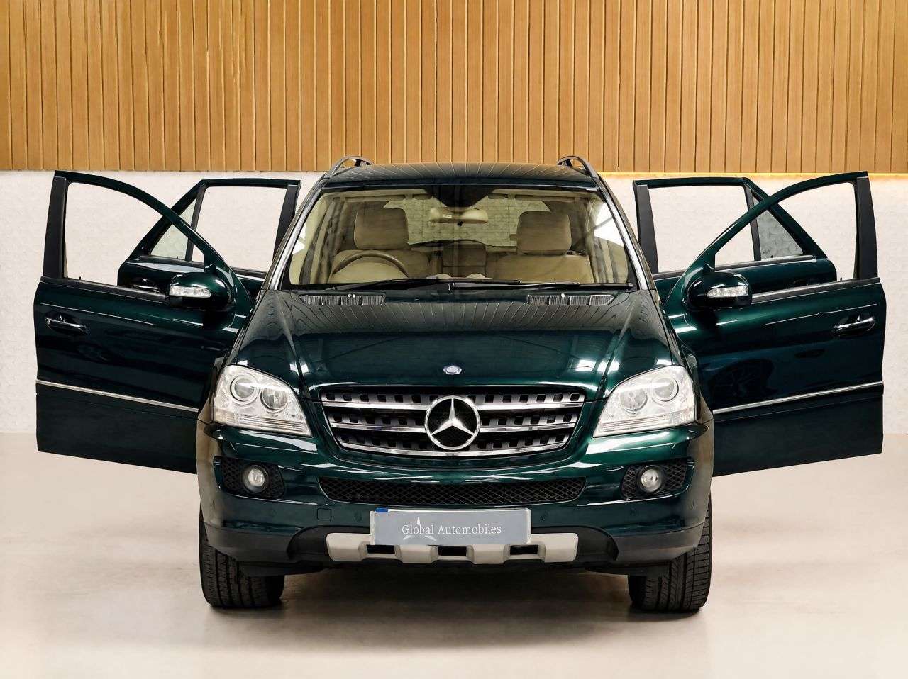 A 2006 MERCEDES-BENZ M-CLASS 3.0 ML320 CDI SE SUV 5dr Diesel 7G-Tronic (249 g/km, 221 bhp) ANDRADITE GRE A 2006 MERCEDES-BENZ M-CLASS 3.0 ML320 CDI SE SUV 5dr Diesel 7G-Tronic (249 g/km, 221 bhp) ANDRADITE GRE
