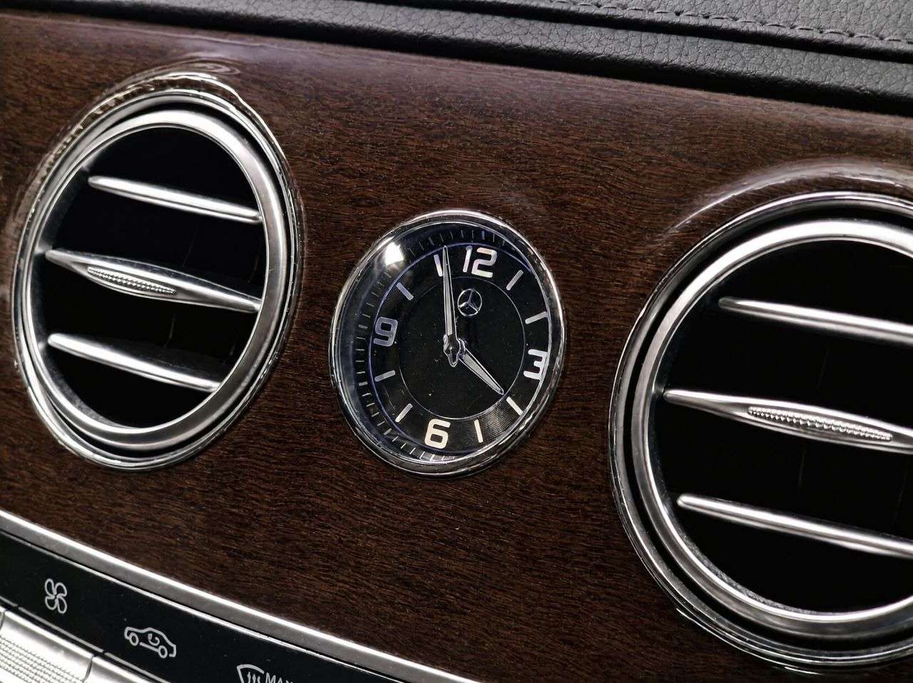 A 2015 MERCEDES-BENZ S-CLASS 3.0 S350L V6 BlueTEC SE Line Saloon 4dr Diesel G-Tronic+ Euro 6 (s/s) (258 A 2015 MERCEDES-BENZ S-CLASS 3.0 S350L V6 BlueTEC SE Line Saloon 4dr Diesel G-Tronic+ Euro 6 (s/s) (258