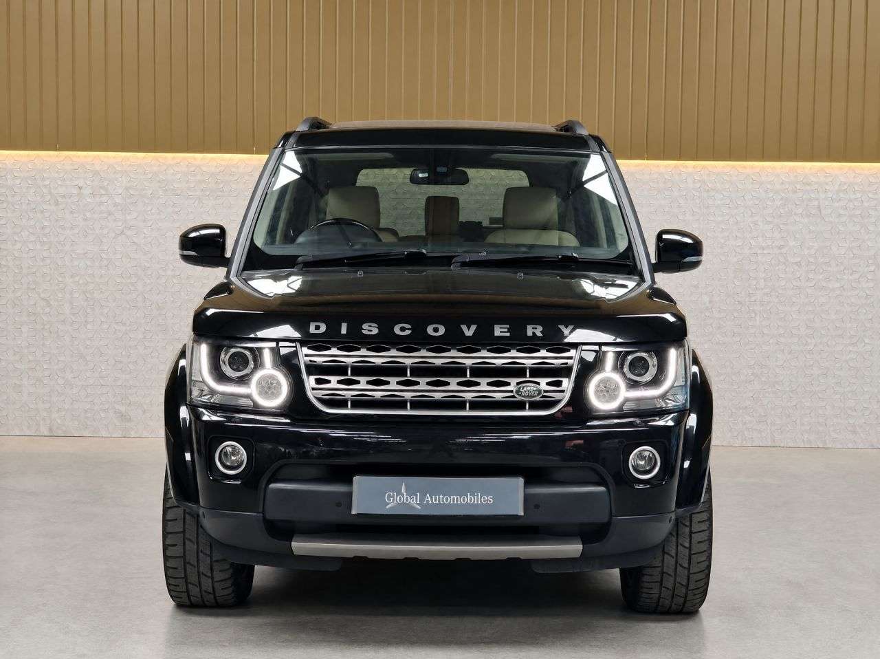 A 2015 LAND ROVER DISCOVERY 4 3.0 SD V6 HSE Luxury SUV 5dr Diesel Auto 4WD Euro 5 (s/s) (255 bhp) MUST RE A 2015 LAND ROVER DISCOVERY 4 3.0 SD V6 HSE Luxury SUV 5dr Diesel Auto 4WD Euro 5 (s/s) (255 bhp) MUST RE