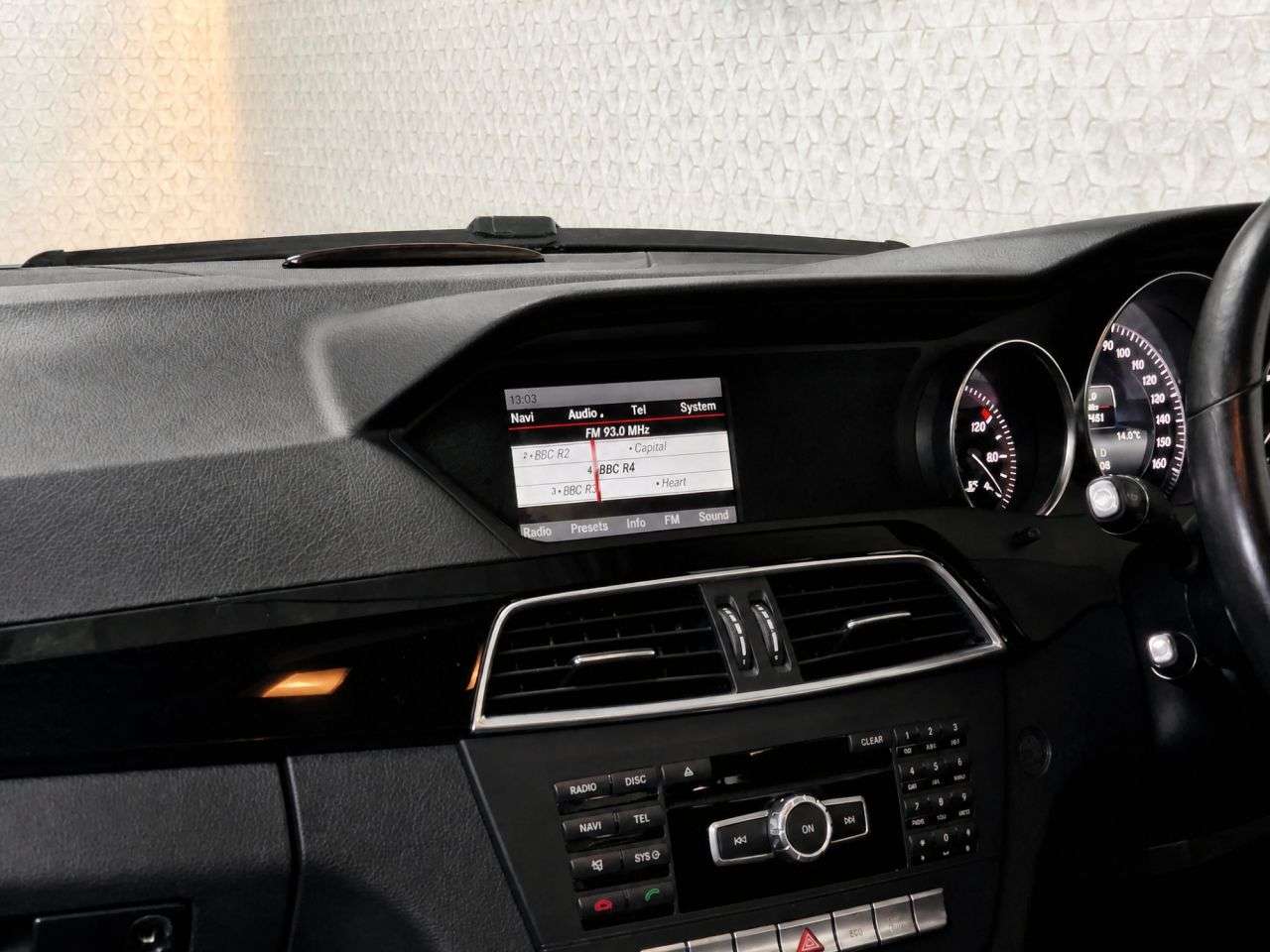 A 2013 MERCEDES-BENZ C CLASS 2.1 C220 CDI Executive SE Saloon 4dr Diesel G-Tronic+ Euro 5 (s/s) (170 ps) A 2013 MERCEDES-BENZ C CLASS 2.1 C220 CDI Executive SE Saloon 4dr Diesel G-Tronic+ Euro 5 (s/s) (170 ps)