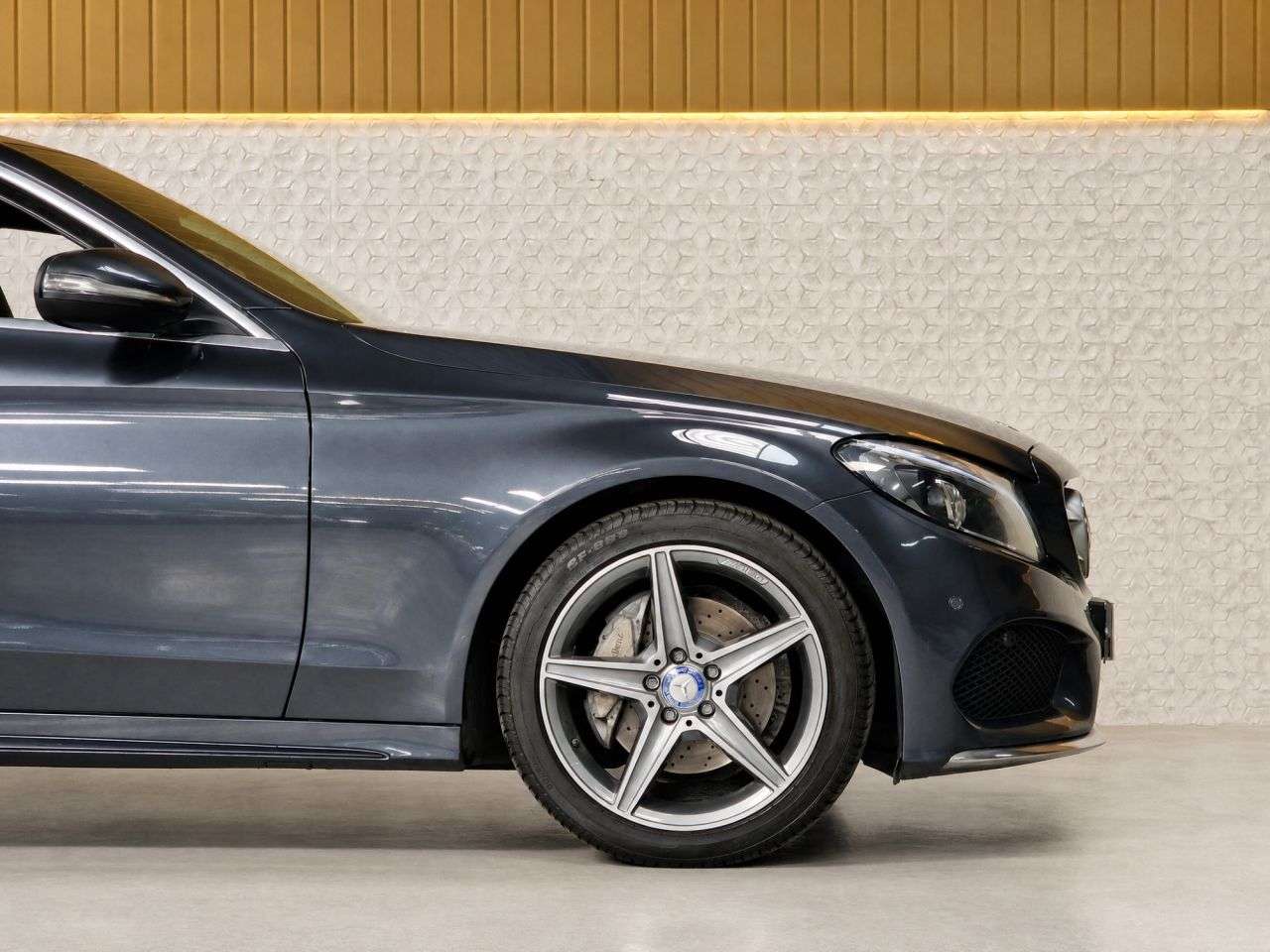 A 2015 MERCEDES-BENZ C CLASS 2.1 C220 BlueTEC AMG Line Saloon 4dr Diesel G-Tronic+ Euro 6 (s/s) (170 ps) A 2015 MERCEDES-BENZ C CLASS 2.1 C220 BlueTEC AMG Line Saloon 4dr Diesel G-Tronic+ Euro 6 (s/s) (170 ps)