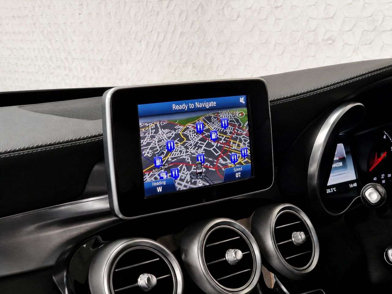 A 2015 MERCEDES-BENZ C CLASS 2.1 C220 BlueTEC AMG Line Saloon 4dr Diesel G-Tronic+ Euro 6 (s/s) (170 ps) A 2015 MERCEDES-BENZ C CLASS 2.1 C220 BlueTEC AMG Line Saloon 4dr Diesel G-Tronic+ Euro 6 (s/s) (170 ps)