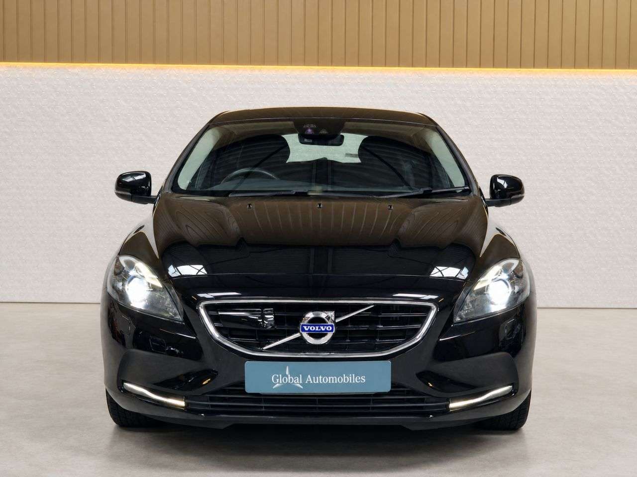 2015 VOLVO V40 2015 VOLVO V40