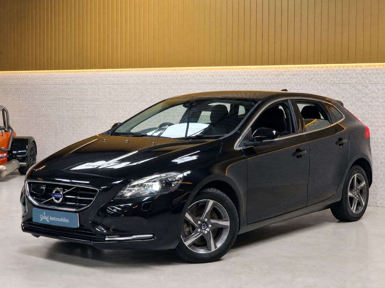 2015 VOLVO V40 2015 VOLVO V40