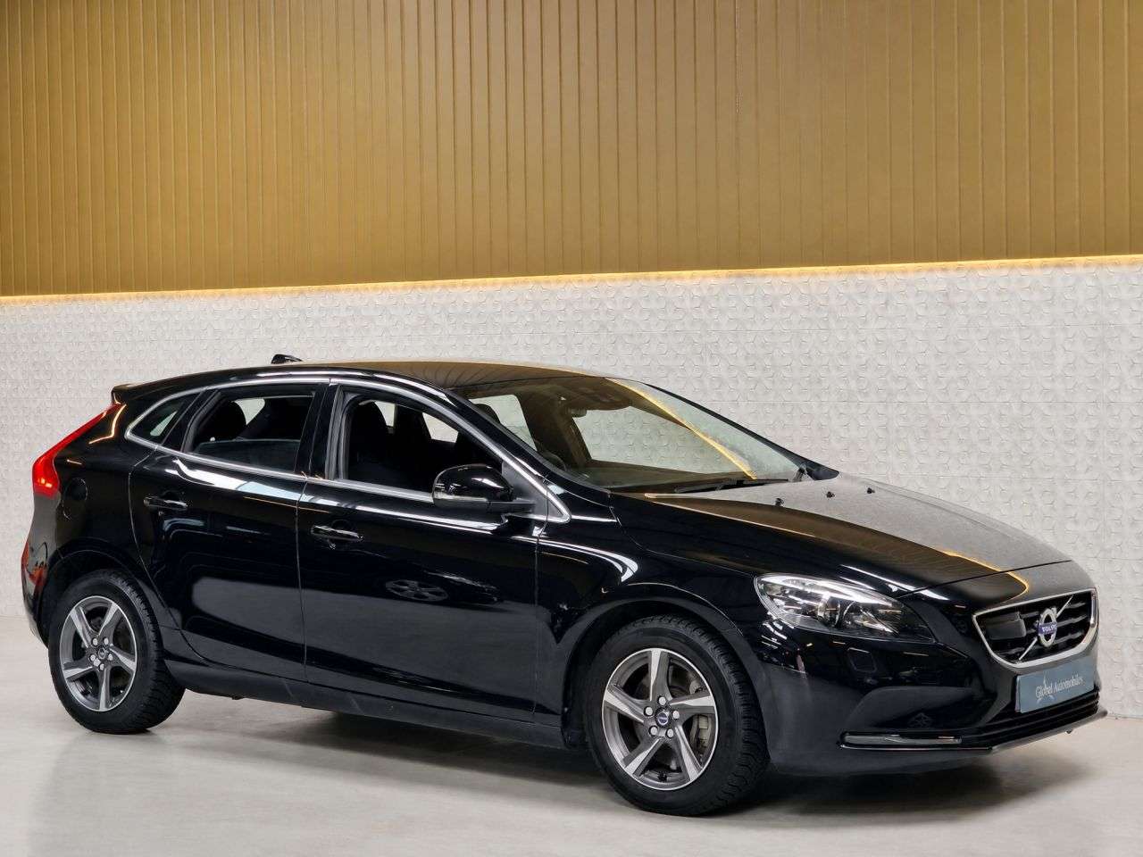 2015 VOLVO V40 2015 VOLVO V40