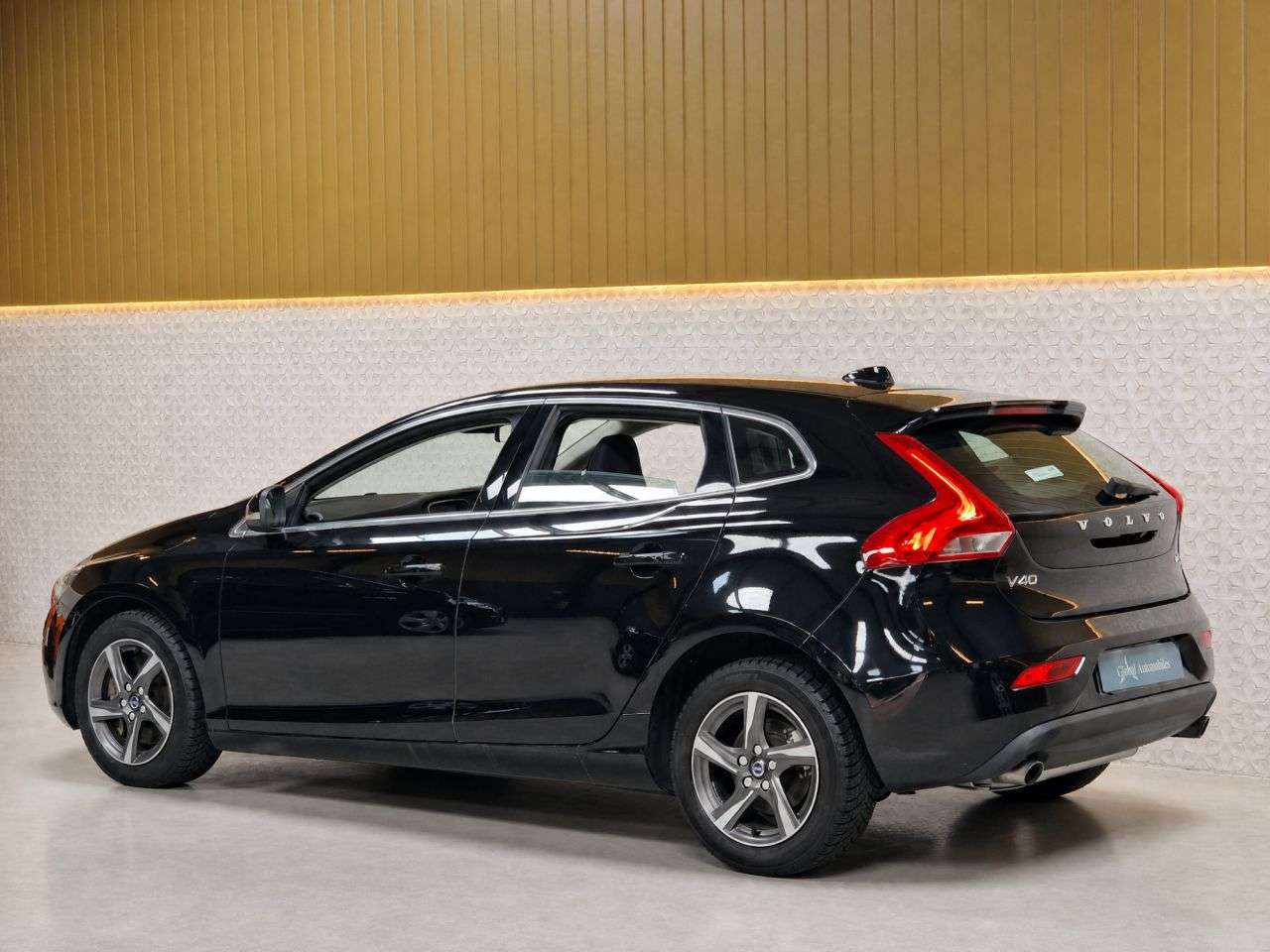 2015 VOLVO V40 2015 VOLVO V40