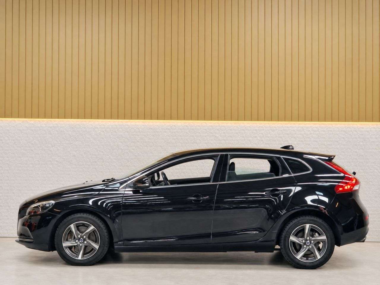 2015 VOLVO V40 2015 VOLVO V40