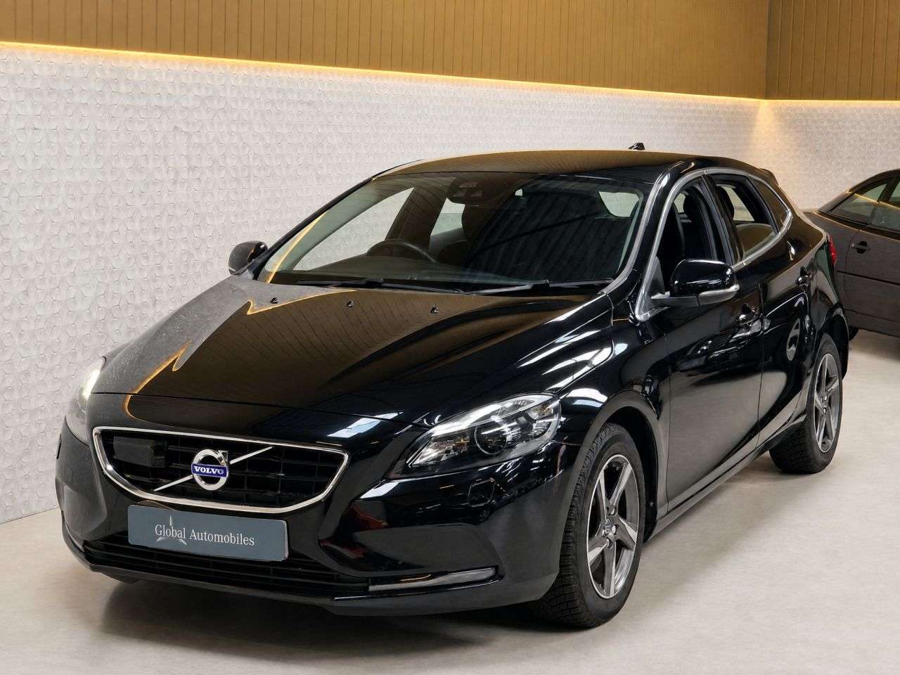 2015 VOLVO V40 2015 VOLVO V40