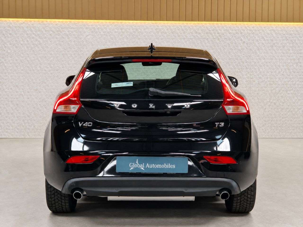 2015 VOLVO V40 2015 VOLVO V40