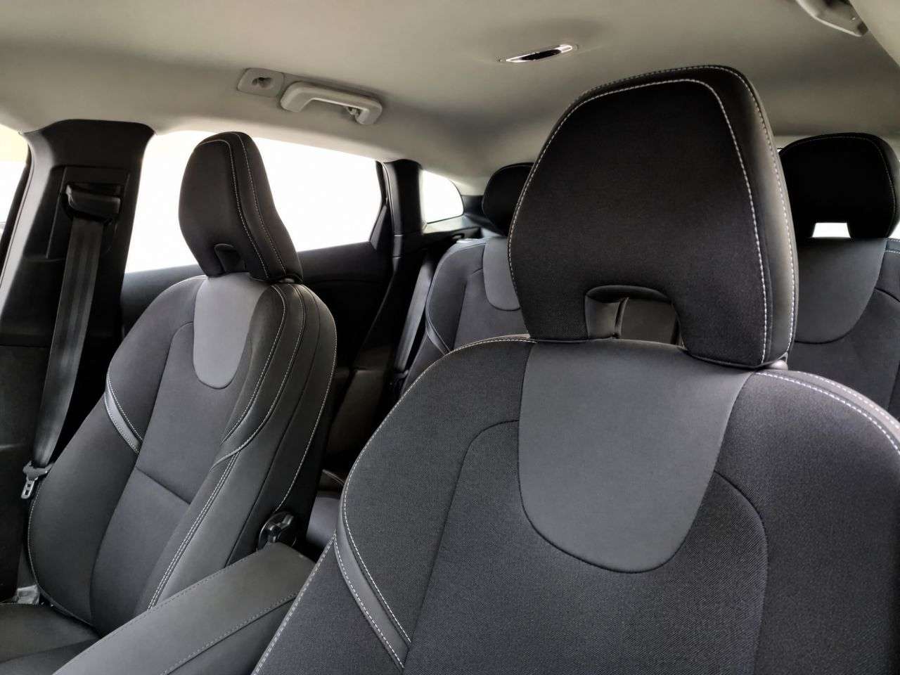 2015 VOLVO V40 2015 VOLVO V40