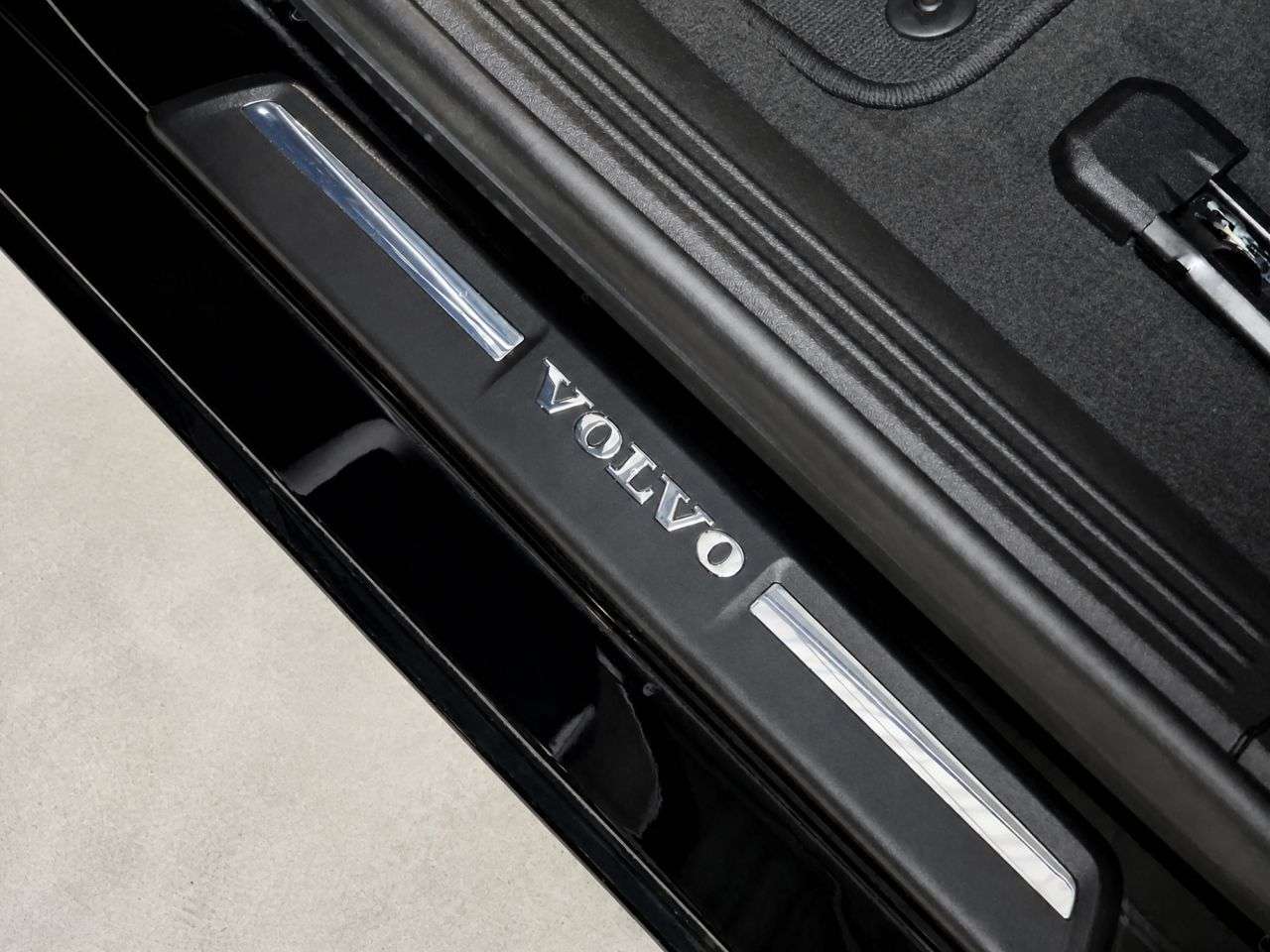 2015 VOLVO V40 2015 VOLVO V40