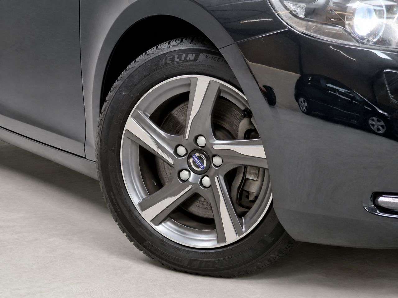 2015 VOLVO V40 2015 VOLVO V40