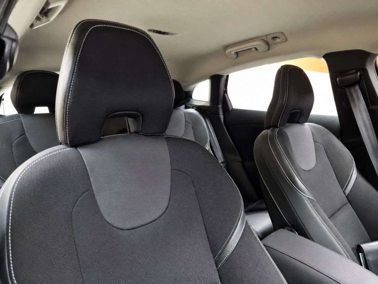 2015 VOLVO V40 2015 VOLVO V40