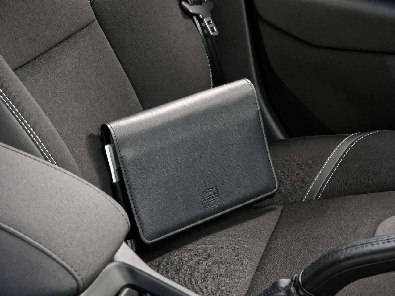 2015 VOLVO V40 2015 VOLVO V40