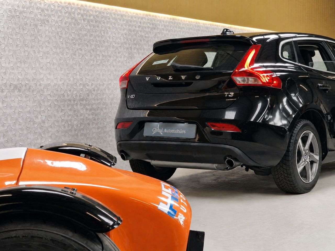 2015 VOLVO V40 2015 VOLVO V40