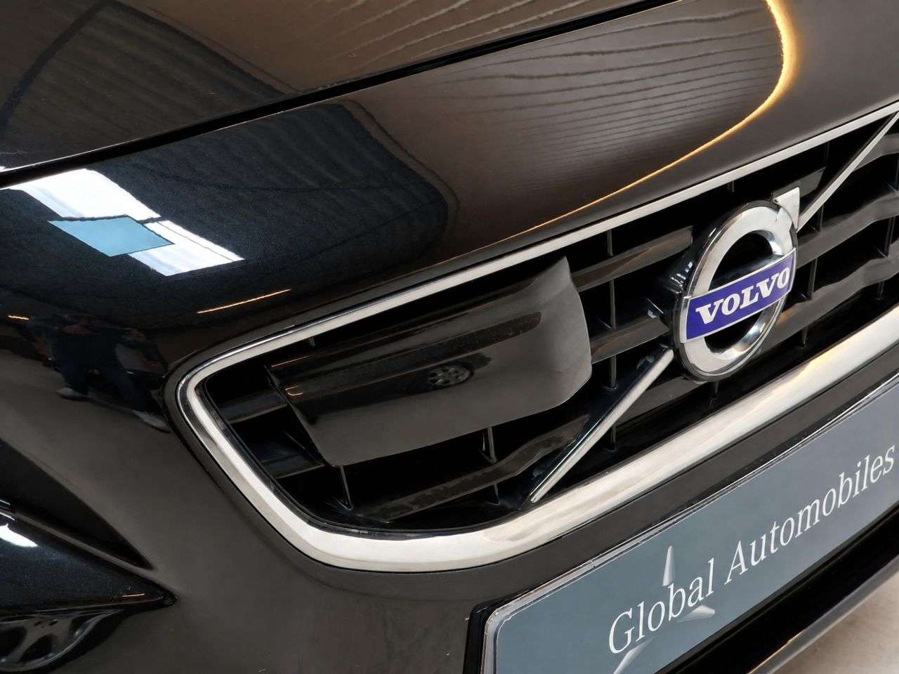 2015 VOLVO V40 2015 VOLVO V40