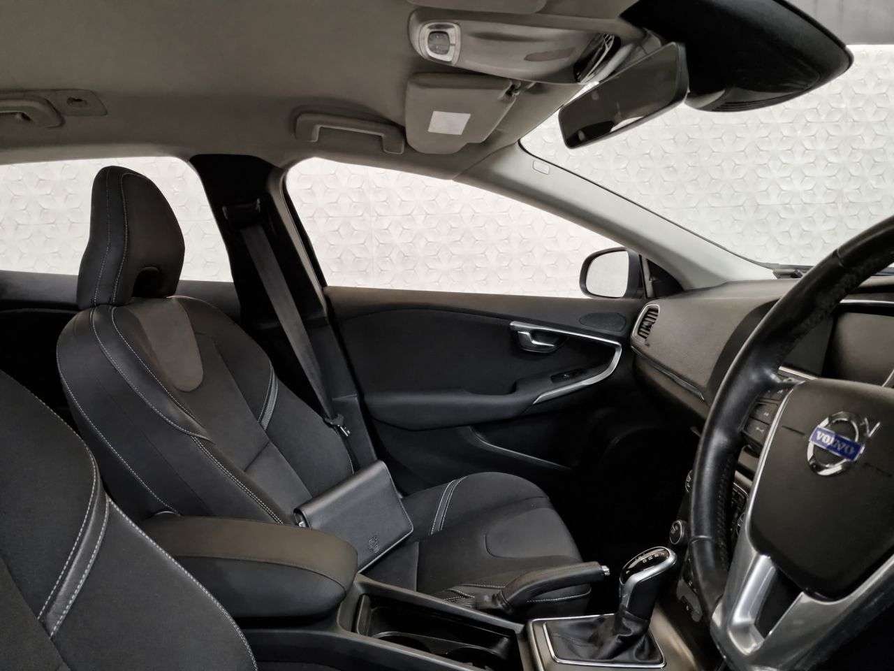 2015 VOLVO V40 2015 VOLVO V40